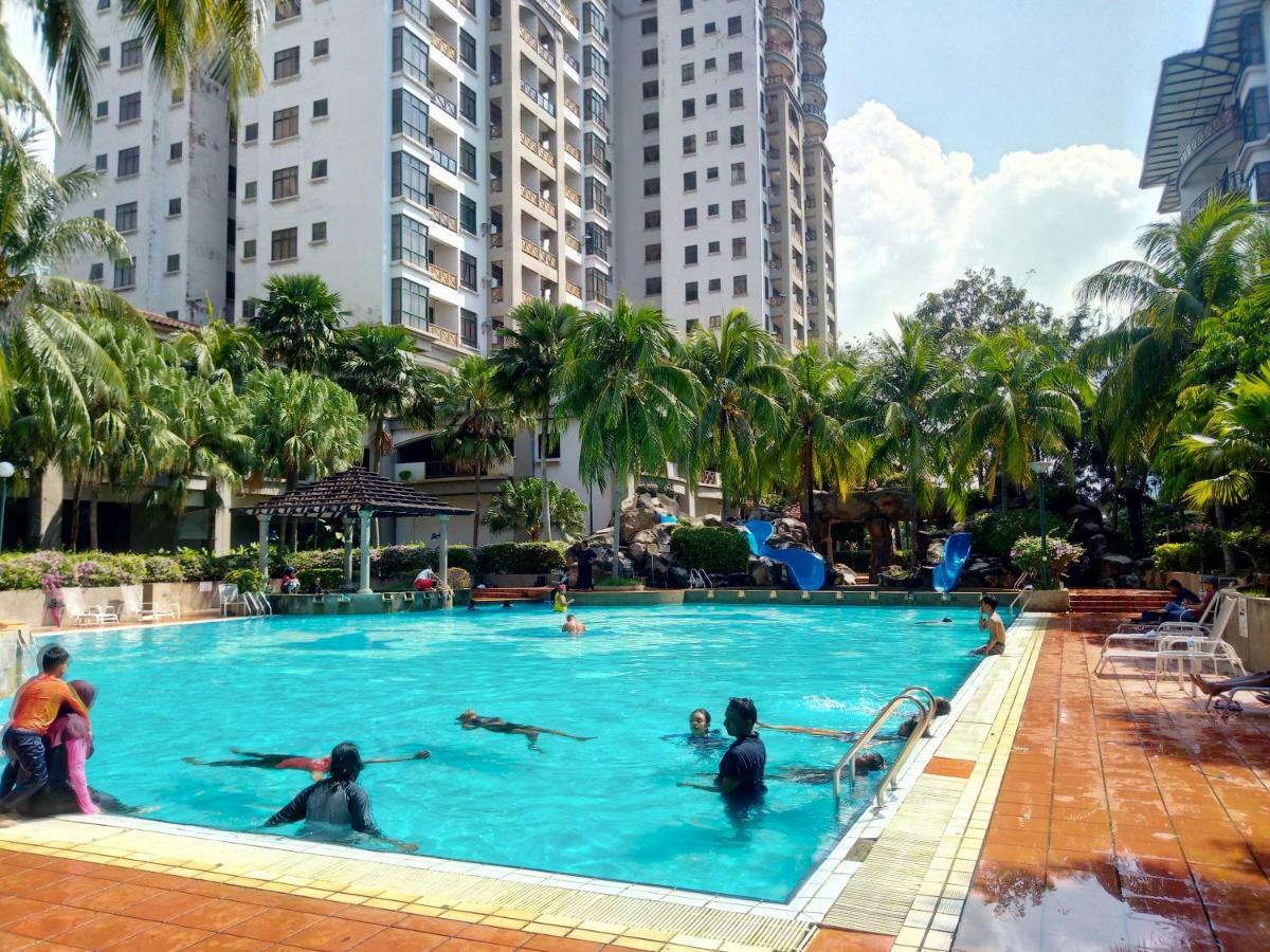 Malacca Costa Mahkotaアパートホテル エクステリア 写真