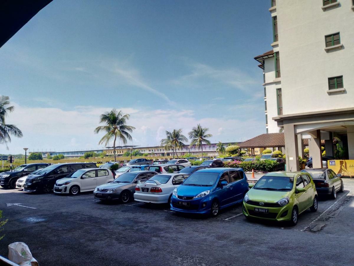 Malacca Costa Mahkotaアパートホテル エクステリア 写真